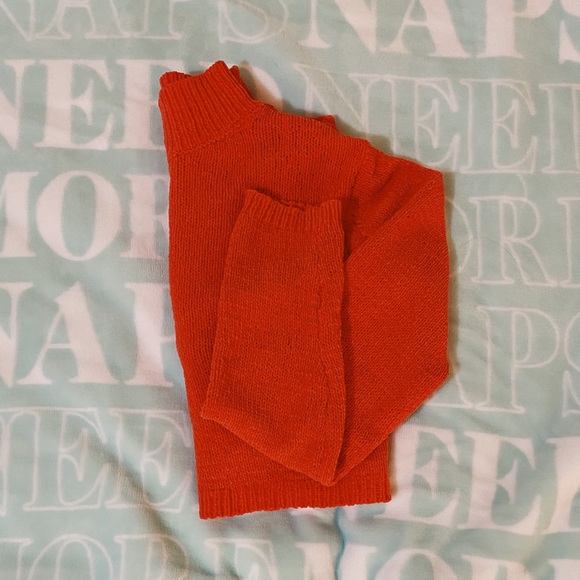 An orange sweater crop top - Picture 3 of 3